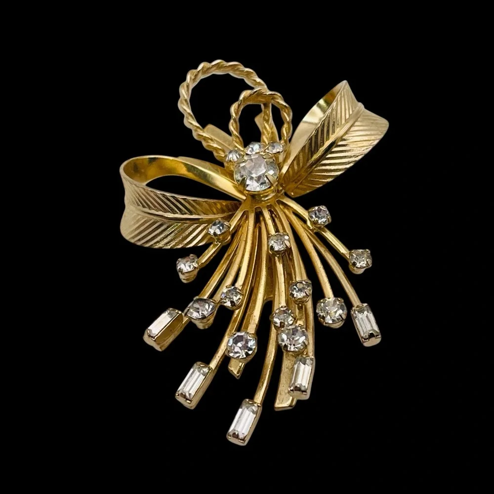 Dazzling Vintage Sarah Coventry Rhinestone Spray and Bow Brooch Estate Piece